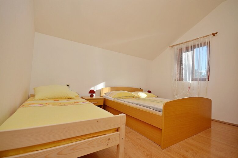 Apartments And Rooms Meri