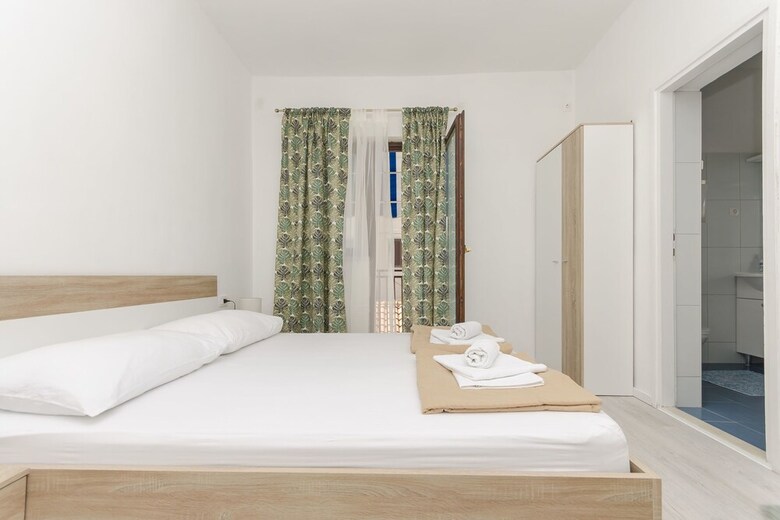 Apartments And Rooms Meri