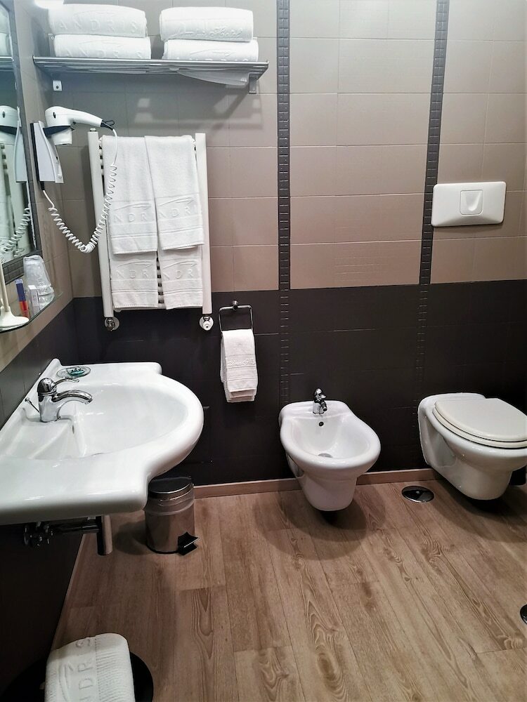 Andris Hotel