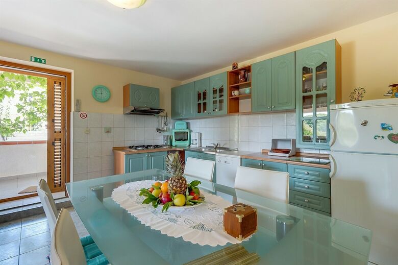 Apartments And Room Rukoni?