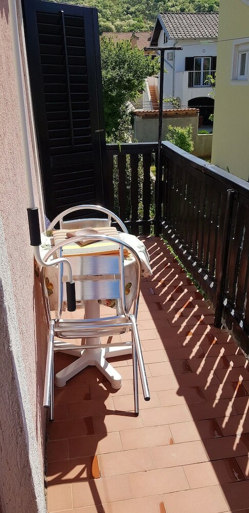 Apartment And Room Marica