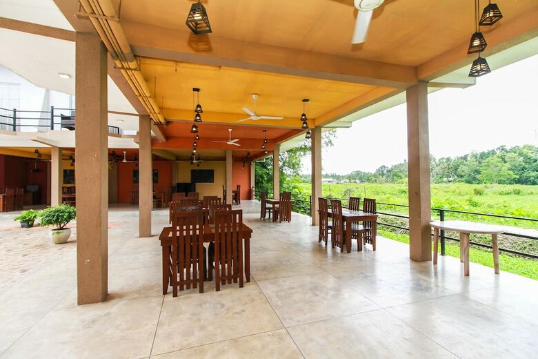 Oyo 242 Dhanamuthu Hotel And Banquets