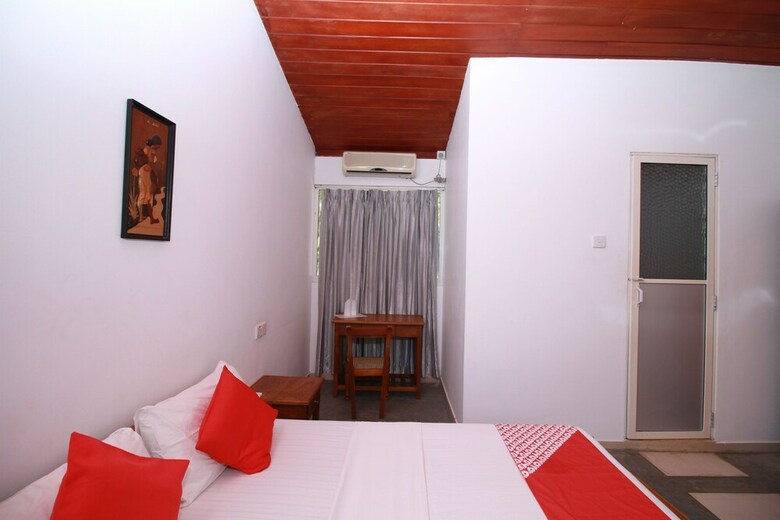 Oyo 246 Roy Villa Beach Hotel