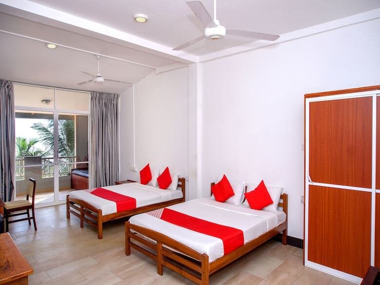 Oyo 246 Roy Villa Beach Hotel