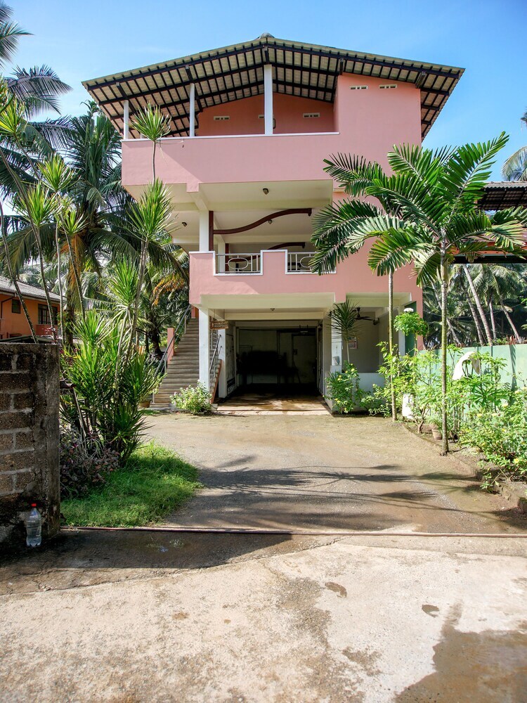 Oyo 246 Roy Villa Beach Hotel