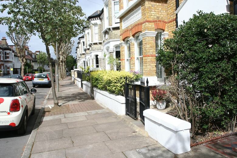 Modern Wandsworth Home By East Putney Station