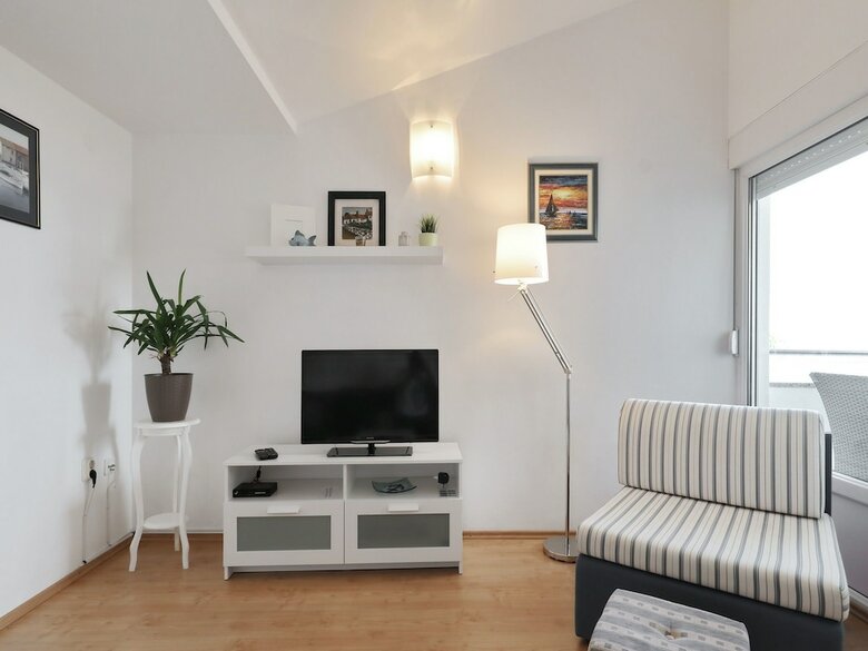 Apartamentos Dajana-with Pool And Sea View