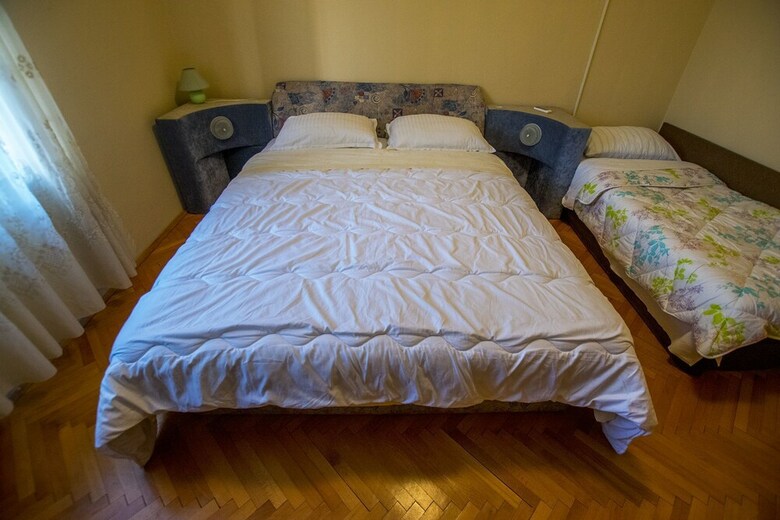 Apartments Nada-on Quiet Location In Center Of Starigrad