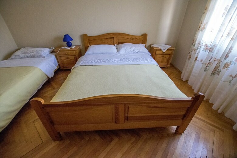 Apartments Nada-on Quiet Location In Center Of Starigrad