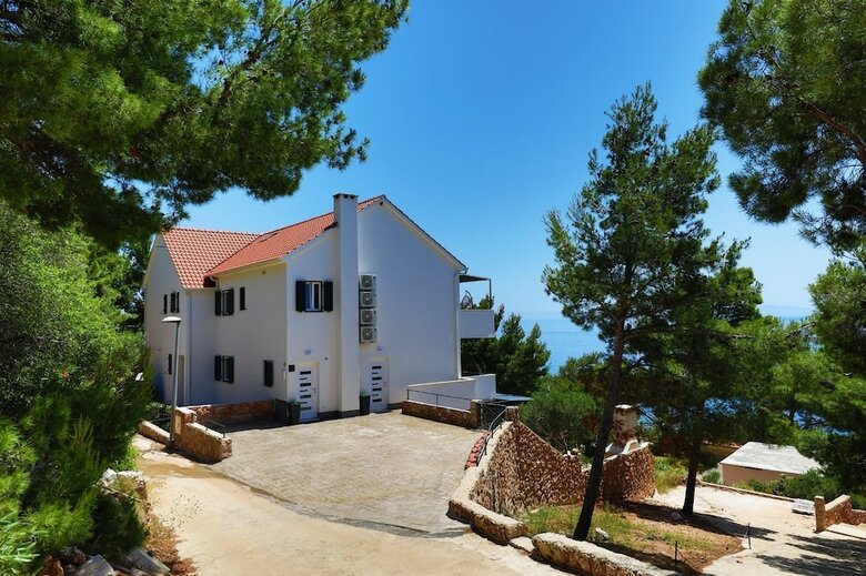 Redstone Luxury Apartments