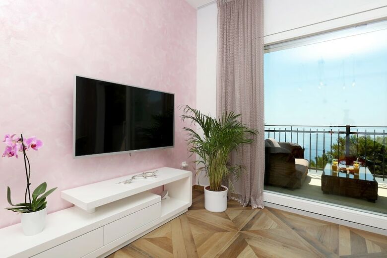 Redstone Luxury Apartments