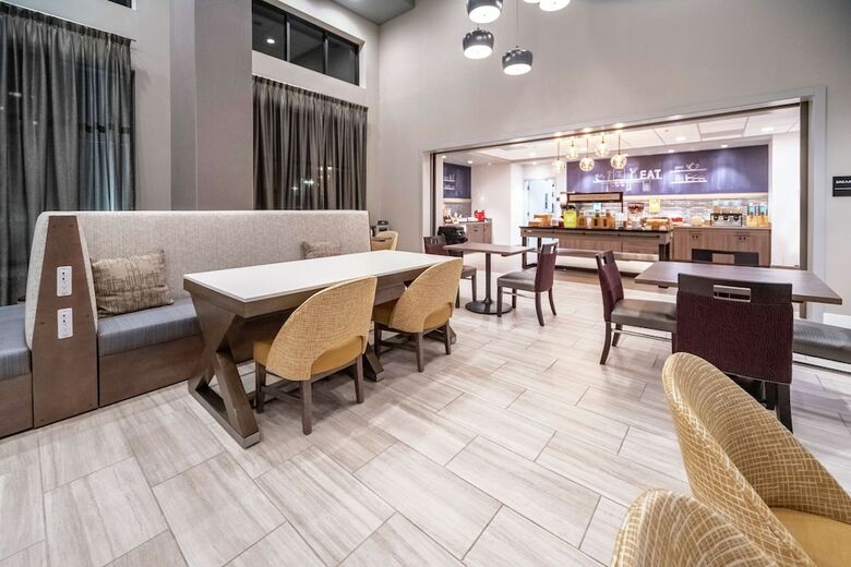 Hotel Hampton Inn & Suites Santa Maria