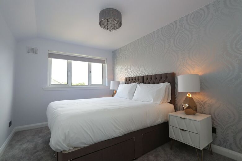 Dunfermline Luxury 3 Bedroom House
