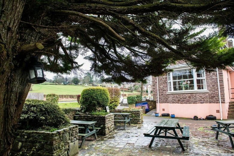 Hostal The Old Pandy Inn Bunkhouse