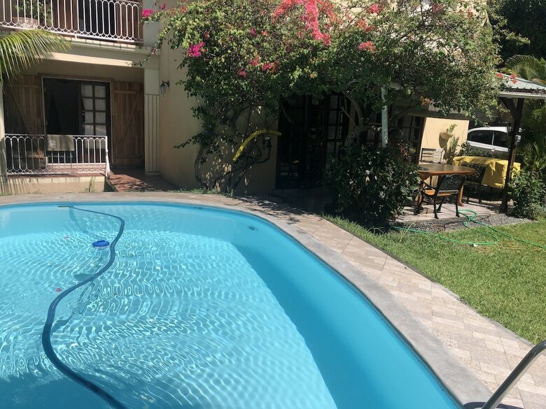 Villa With Heated Pool / Piscine Chauffee