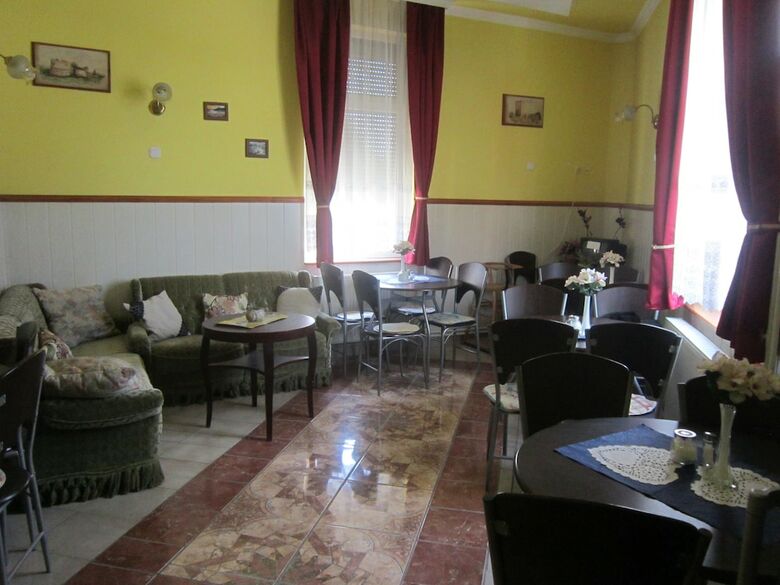 Pension Feh�r Haj� Panzi�