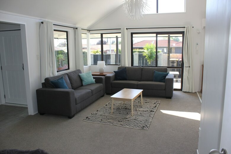 Toodle's A Poolside Retreat Just 10ks From The Mount