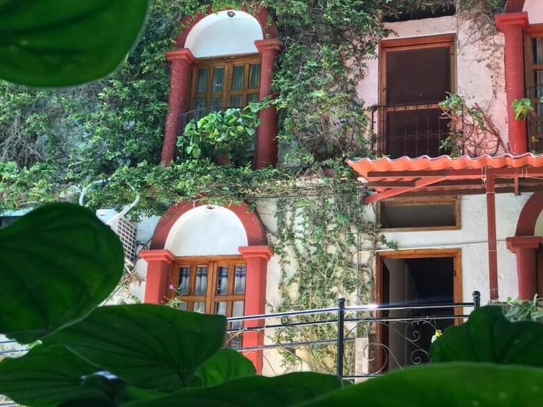 Hotel Yaxch�