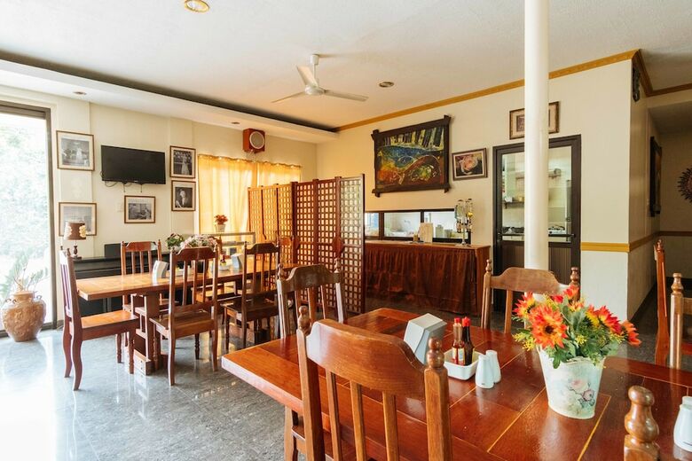 Hotel Reddoorz Premium Near Pristine Beach