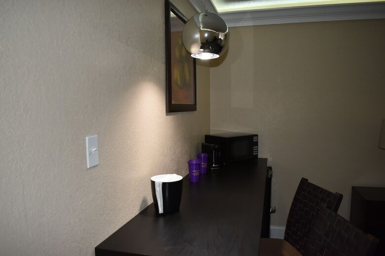 Hotel Apm Inn & Suites