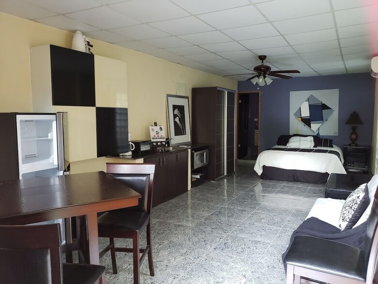 Bed & Breakfast Pink Palace Panama