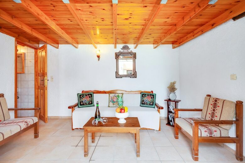 Villa Vereniki With Heated Pool