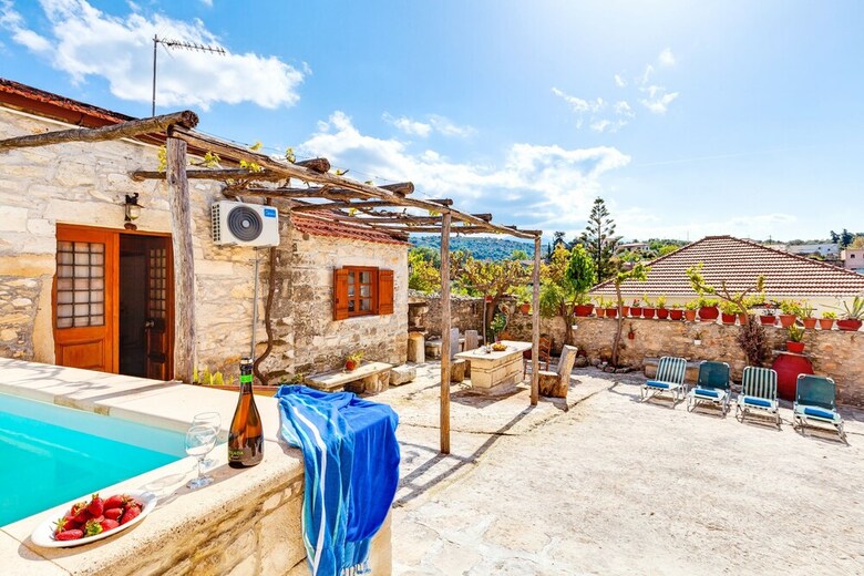 Villa Vereniki With Heated Pool