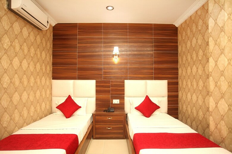 Oyo 366 Hotel Anmol