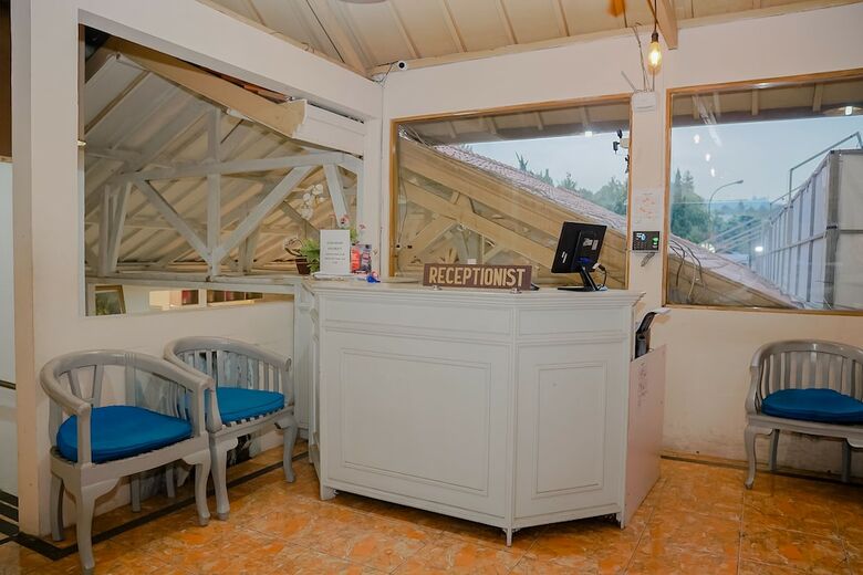 Hostal Oyo 1107 Rossan Villa