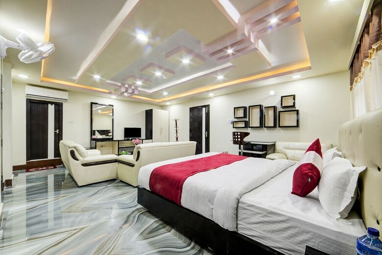 Oyo 475 Hotel Eastern Palace Pvt Ltd