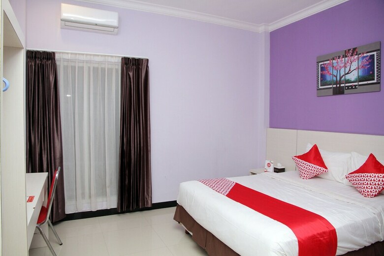 Oyo 1138 Purple Hotel