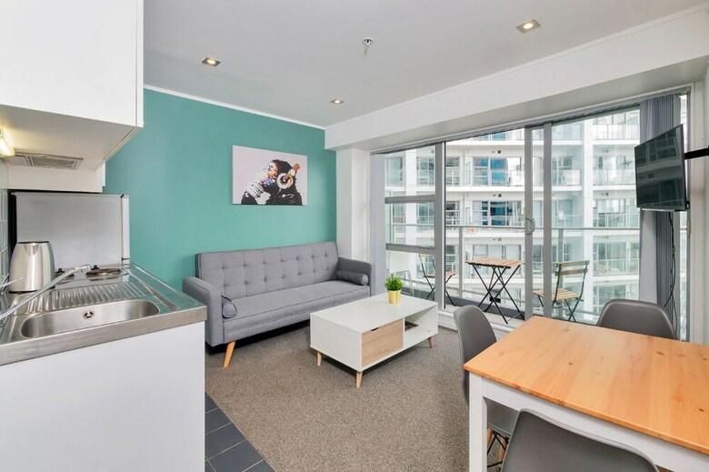 Jht - 2 Brm Apartment, Queen St, Netflix Tv