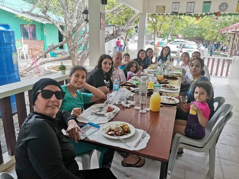 Hotel Island Front / Bangcogon Resort And Restaurant