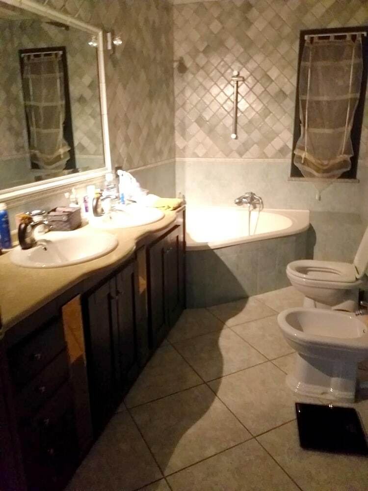 Apartment With 2 Bedrooms In Quartu Sant'elena, With Wifi
