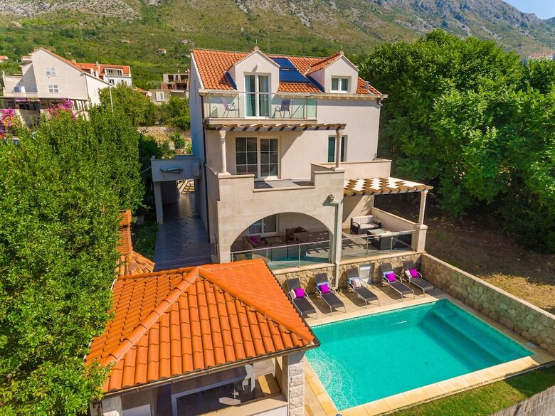 Hedera Estate, Villa Hedera X
