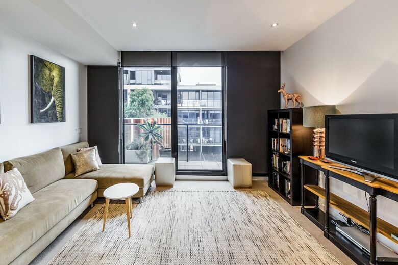 Elegant 1 Bed 1 Bath Apartment, Free Parking