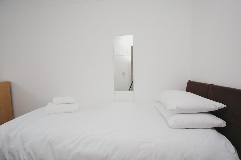 Business Park Apartments (Peymans)