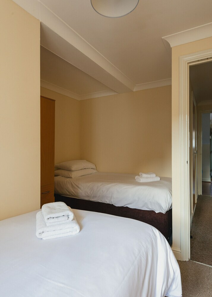 Business Park Apartments (Peymans)