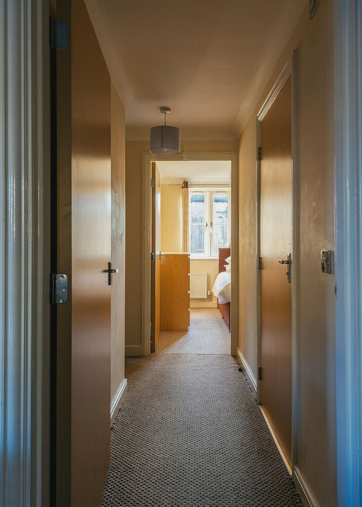 Business Park Apartments (Peymans)