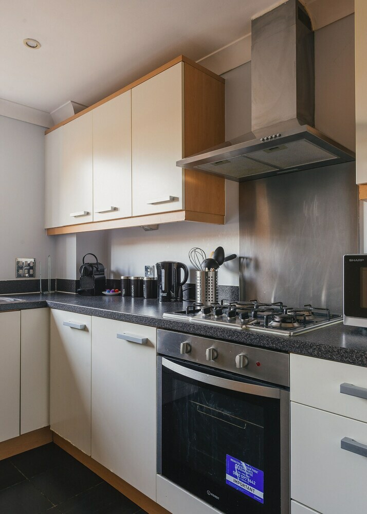 Business Park Apartments (Peymans)