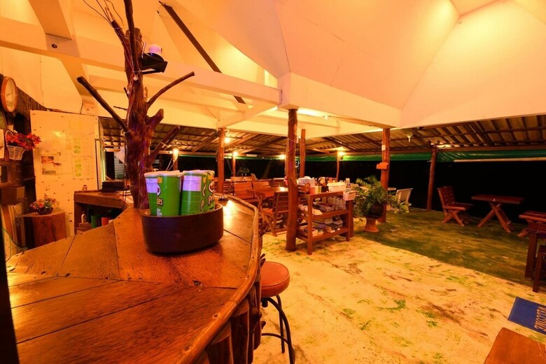 Hotel One More Night Beach
