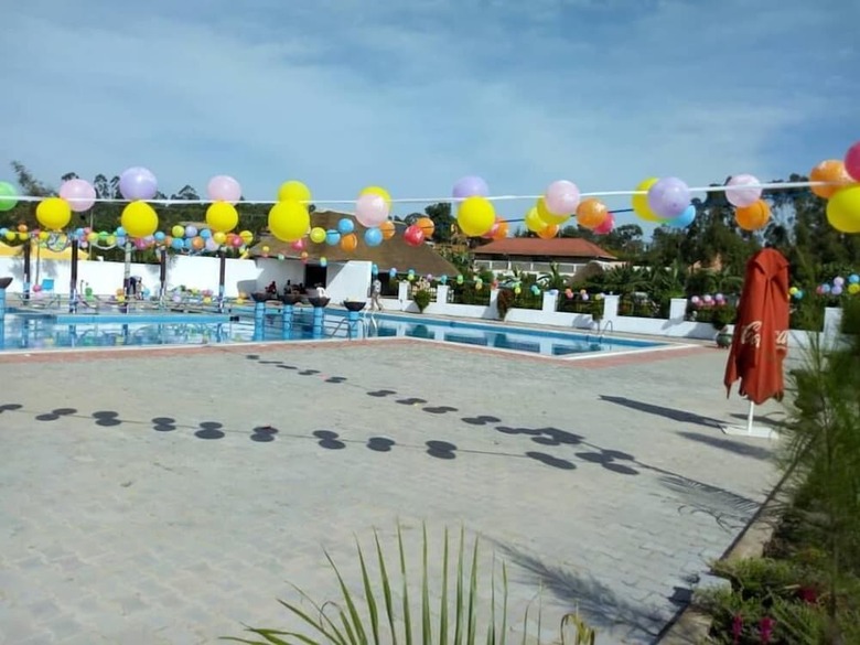 Kakiri Gardens & Hotel