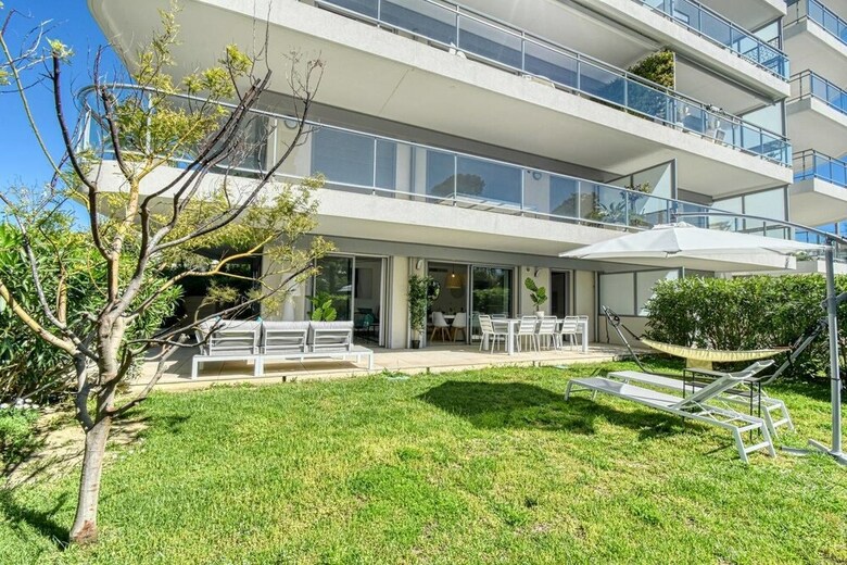 Nice Apartment With Private Garden, Pool & Parking