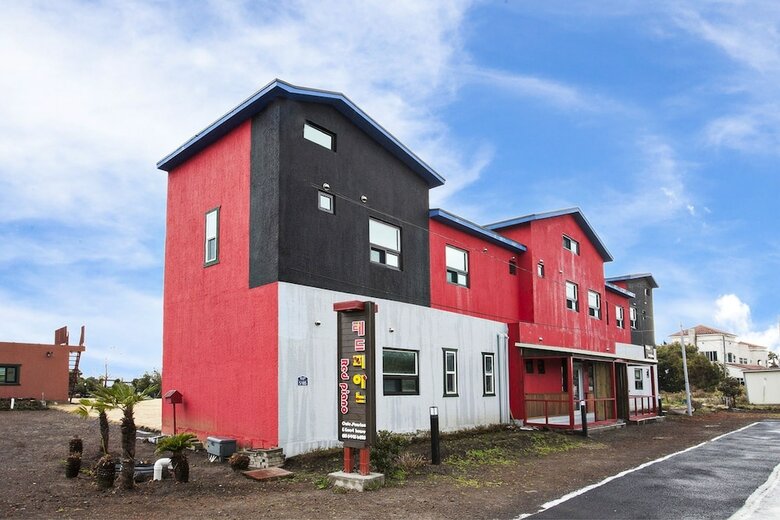 Seogwipo Red Piano Pension