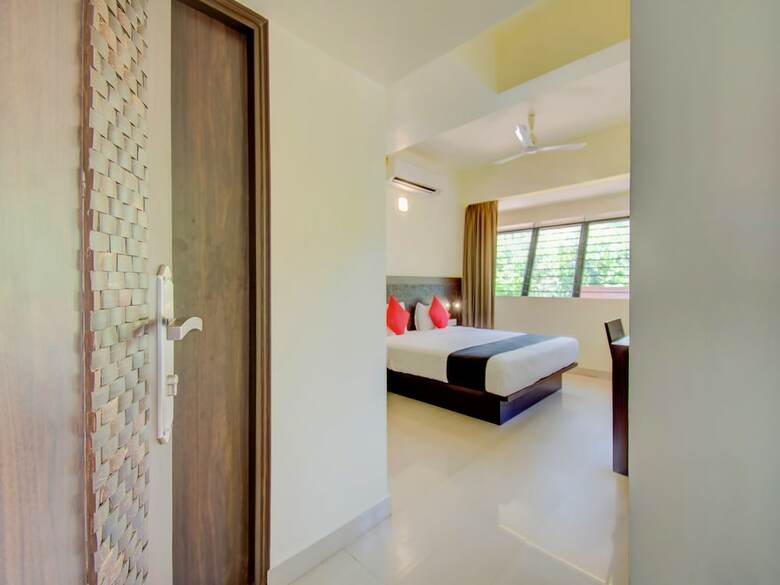Hotel Capital O 37677 Xec Residency