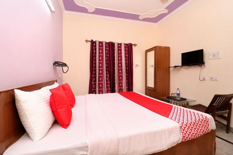 Oyo 28168 Hotel Regal 2