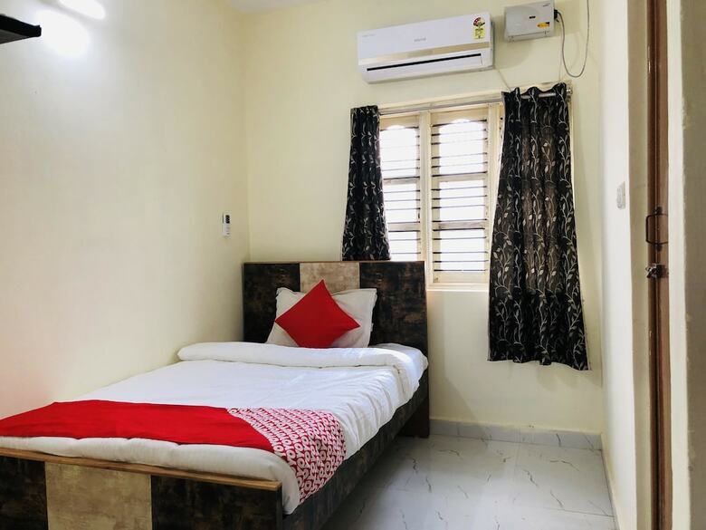 Hotel Oyo 35509 Dhana Dhaanya Residency