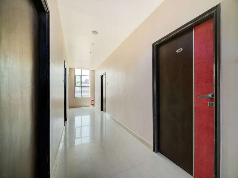 Oyo 40124 Hotel Vjr Residency