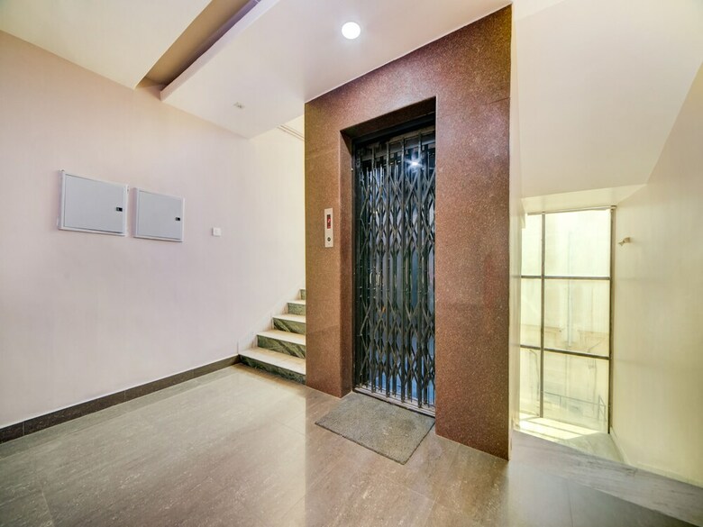 Oyo 40124 Hotel Vjr Residency