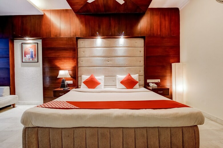 Oyo 39725 Hotel Regent Continental